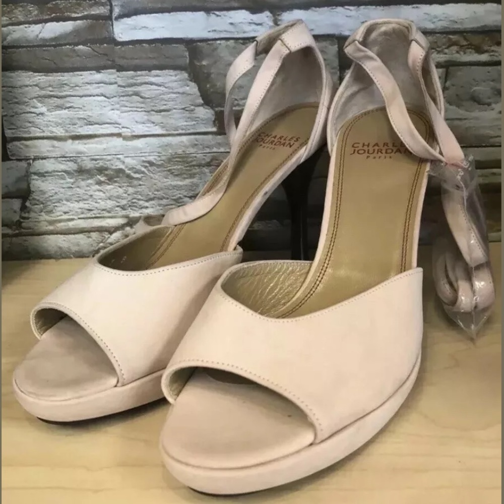 Charles Jourdan Paris Blush Suede Nubuck Heels 7